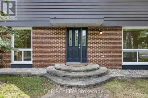 14 Carr Crescent Ottawa ON K2K 1K4
