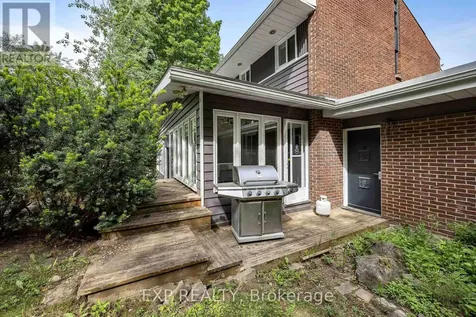 14 Carr Crescent Ottawa ON K2K 1K4