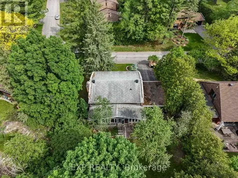 14 Carr Crescent Ottawa ON K2K 1K4