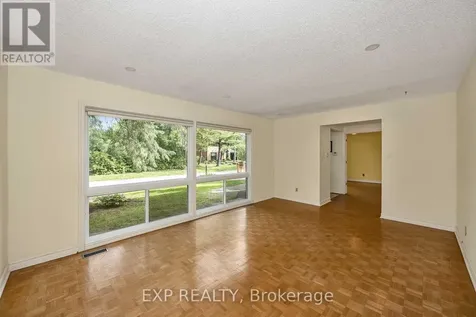 14 Carr Crescent Ottawa ON K2K 1K4
