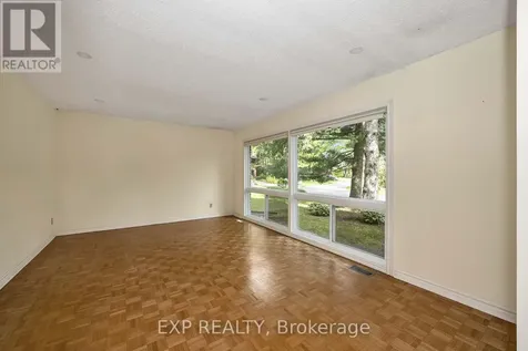 14 Carr Crescent Ottawa ON K2K 1K4