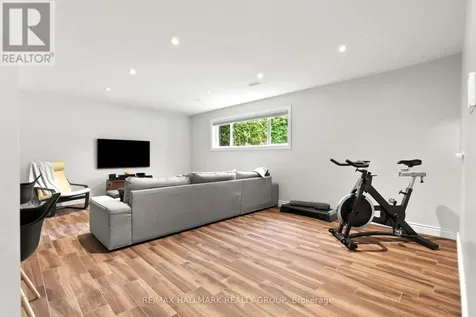767 Adams Avenue Ottawa ON K1G 2Y1