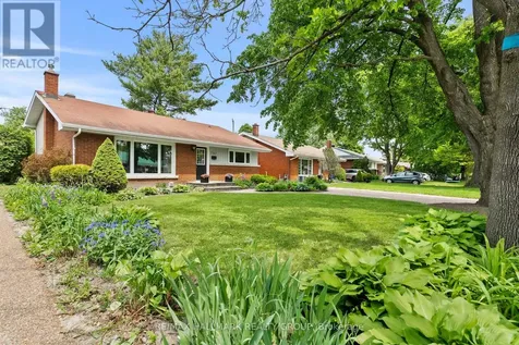 767 Adams Avenue Ottawa ON K1G 2Y1
