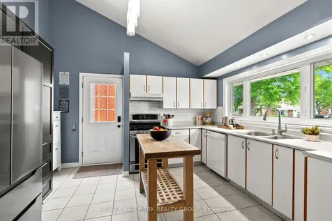 767 Adams Avenue Ottawa ON K1G 2Y1