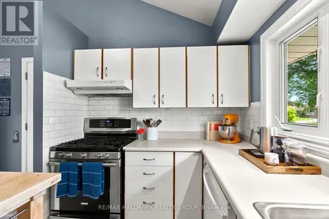 767 Adams Avenue Ottawa ON K1G 2Y1