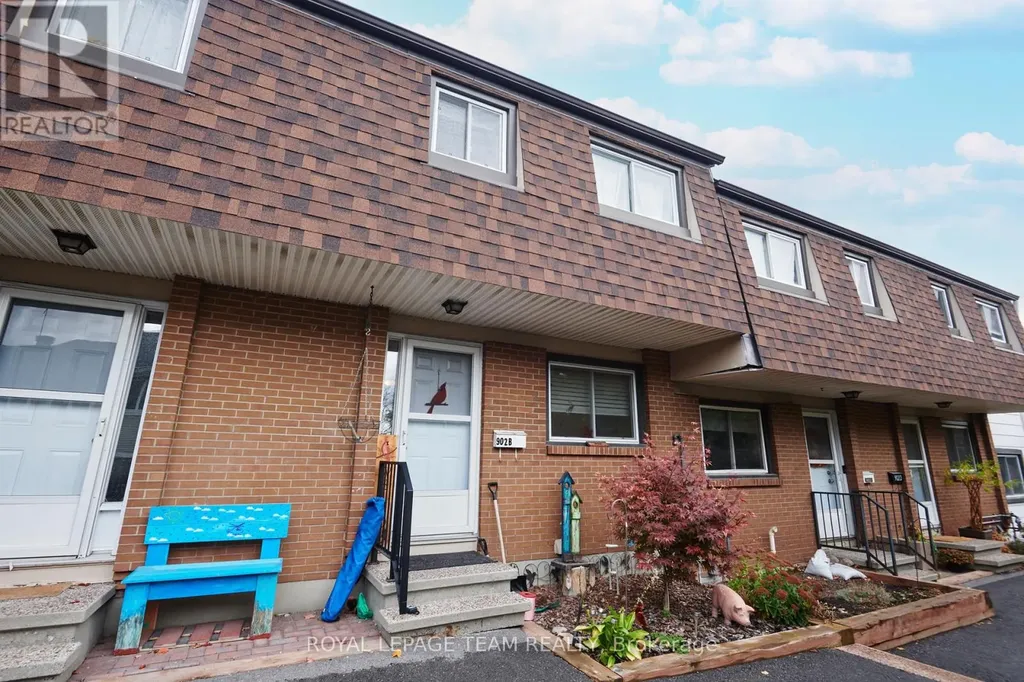 902 Elmsmere Road Ottawa ON K1J 7T6