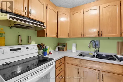 902 Elmsmere Road Ottawa ON K1J 7T6