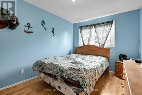902 Elmsmere Road Ottawa ON K1J 7T6