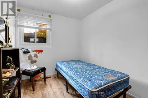 902 Elmsmere Road Ottawa ON K1J 7T6