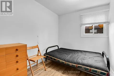 902 Elmsmere Road Ottawa ON K1J 7T6