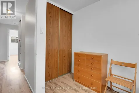 902 Elmsmere Road Ottawa ON K1J 7T6