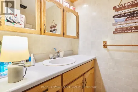902 Elmsmere Road Ottawa ON K1J 7T6