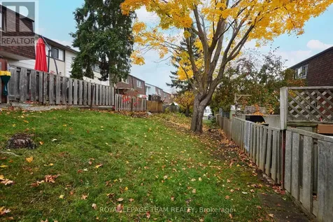 902 Elmsmere Road Ottawa ON K1J 7T6