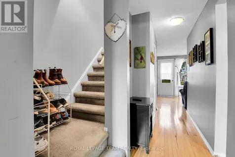 902 Elmsmere Road Ottawa ON K1J 7T6