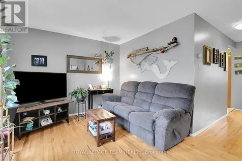 902 Elmsmere Road Ottawa ON K1J 7T6