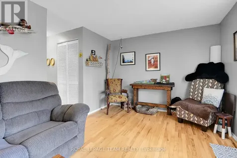 902 Elmsmere Road Ottawa ON K1J 7T6