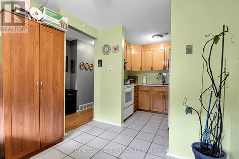 902 Elmsmere Road Ottawa ON K1J 7T6