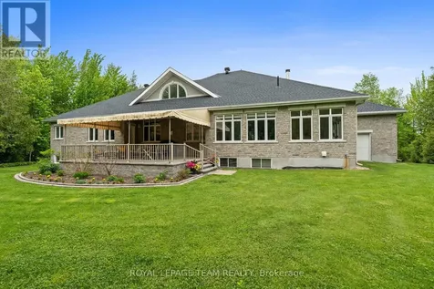 6152 Knights Drive Ottawa ON K4M 0A2