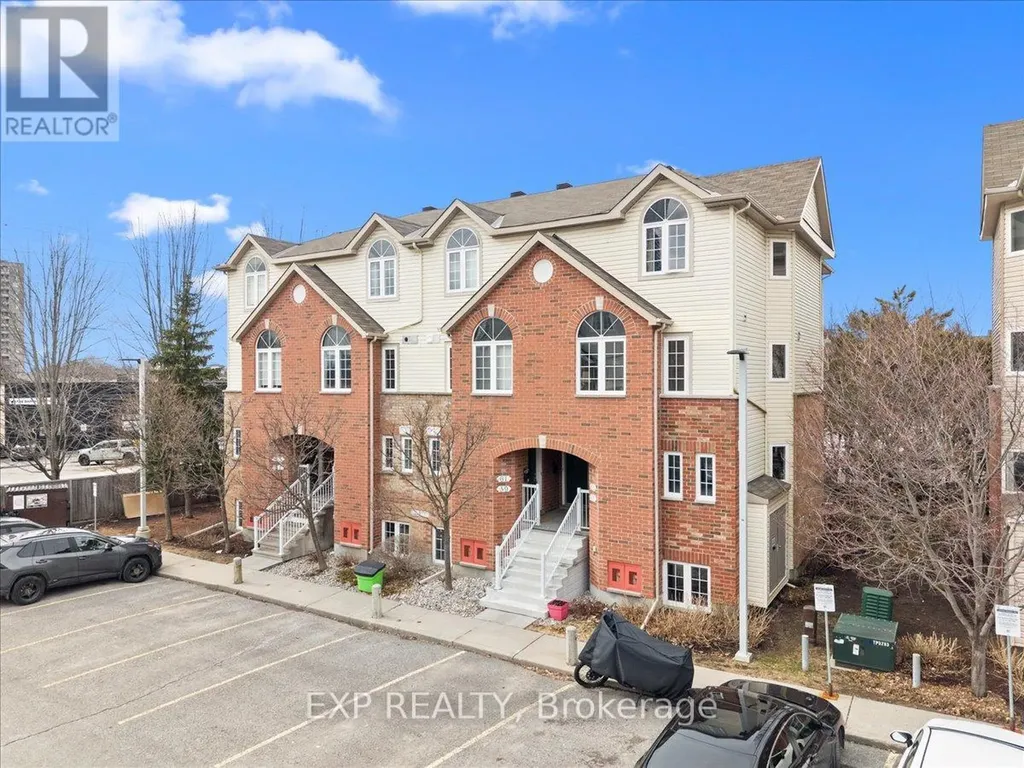 57 Steele Park Private Ottawa ON K1J 0J2