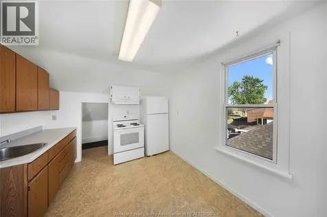 2404 Howard Avenue Windsor ON N8T 2M1