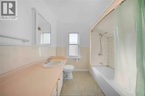 2404 Howard Avenue Windsor ON N8T 2M1