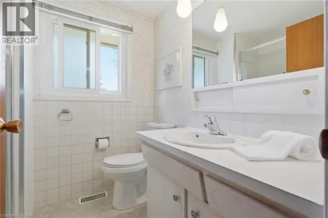 4 Bradley Place Kitchener ON N2A 2B3