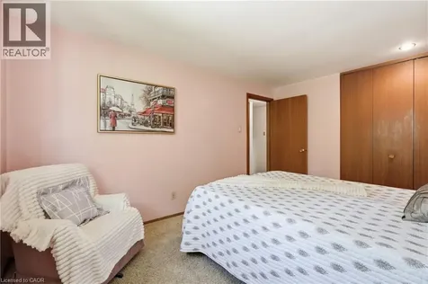 4 Bradley Place Kitchener ON N2A 2B3