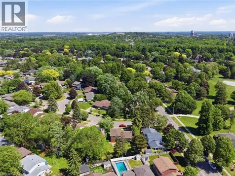 4 Bradley Place Kitchener ON N2A 2B3