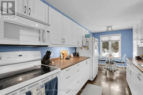 43 Waterview Court Ottawa ON K1V 0H5