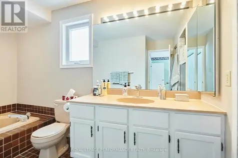 43 Waterview Court Ottawa ON K1V 0H5