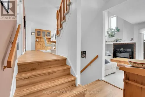 43 Waterview Court Ottawa ON K1V 0H5