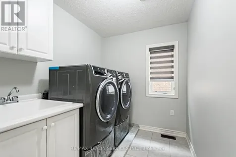 10 Pinedale Avenue Caledon ON L7C 3Z4