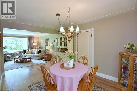 9 Wesite Avenue Dundas ON L9H 5M1