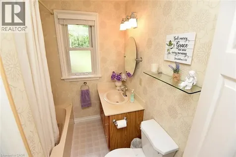 9 Wesite Avenue Dundas ON L9H 5M1