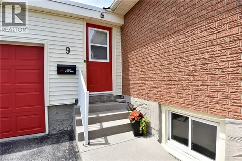 9 Wesite Avenue Dundas ON L9H 5M1