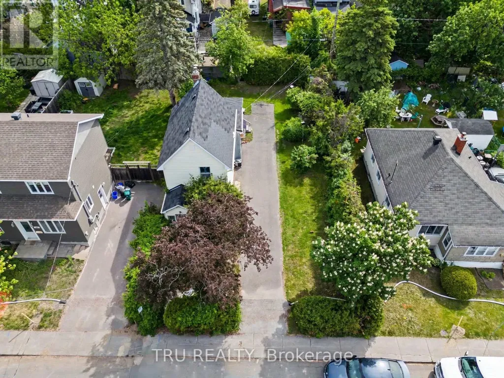 23 Anna Avenue Ottawa ON K1Z 7T5