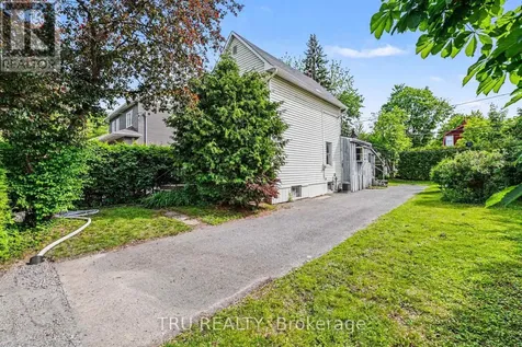 23 Anna Avenue Ottawa ON K1Z 7T5