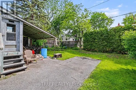 23 Anna Avenue Ottawa ON K1Z 7T5