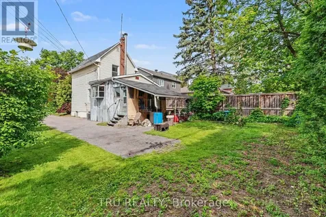 23 Anna Avenue Ottawa ON K1Z 7T5
