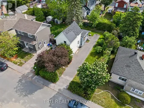 23 Anna Avenue Ottawa ON K1Z 7T5