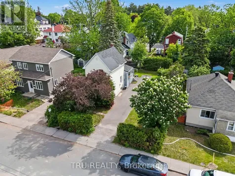 23 Anna Avenue Ottawa ON K1Z 7T5