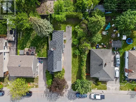 23 Anna Avenue Ottawa ON K1Z 7T5