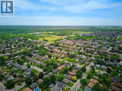 98 Wise Crescent Hamilton ON L8T 2L8