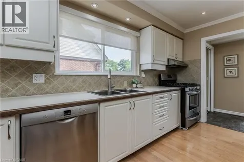 1319 Janina Boulevard Burlington ON L7P 1K5