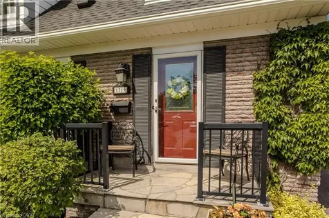 1319 Janina Boulevard Burlington ON L7P 1K5