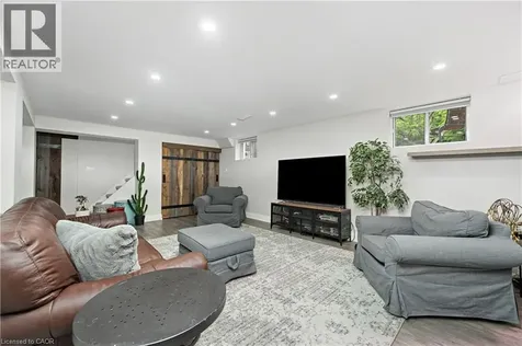 1063 Maplehurst Avenue Burlington ON L7T 3G3