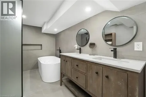 1063 Maplehurst Avenue Burlington ON L7T 3G3