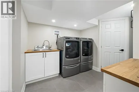 1063 Maplehurst Avenue Burlington ON L7T 3G3