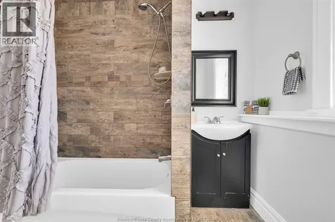 1341 Mckay Windsor ON N9B 2B1