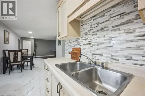 893 Concession Street Hamilton ON L8V 1E7